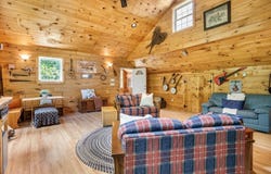 17 Mayo Rd, Hubbardston, MA 01452