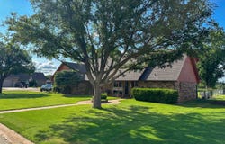 402 E Riverview Dr, Pond Creek, OK 73766