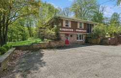 2 Woods End Rd, Parsippany-Troy Hills Twp., NJ 07950-3493