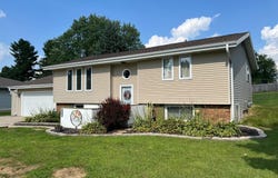 1327 S Walnut Street, Janesville, WI 53546