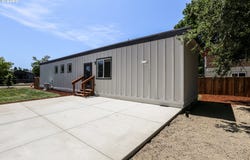 116 W J ST, Springfield, OR 97477