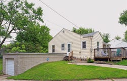 910 N 5th Avenue W, Newton, IA 50208