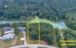 20 Doe Valley Pkwy, Brandenburg, KY 40108