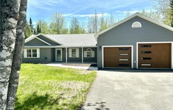 84 St Louis Avenue, Hermon, ME 04401