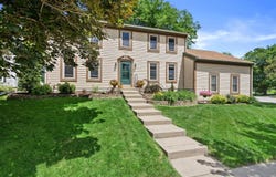 1237 Cavalier Dr, Waukesha, WI 53186