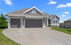 22622 W 87th Terrace, Lenexa, KS 66227