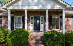 180 PEACHTREE CIRCLE, MOUNTAIN BROOK, AL 35213