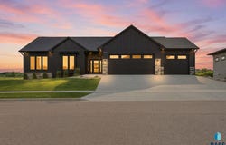 5443 W Colonial Ct, Sioux Falls, SD 57107