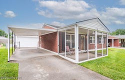 700 Glengarry Dr, Fairdale, KY 40118