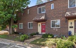 32 Tower Hill Ct, Olivette, MO 63132