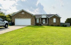 105 Johnathon Ct, Hodgenville, KY 42748