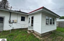 175 S Hudnut, Barryton, MI 49305