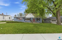 2504 S Summit Ave, Sioux Falls, SD 57105