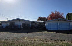 575 N 9TH St, Harrisburg, OR 97446
