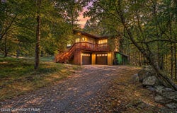3132 Bear Road, Bushkill, PA 18324