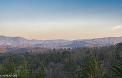 1713 Bear View Rd, Sevierville, TN 37876