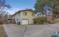2415 E Franklin St, Pierre, SD 57501