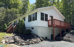 142 Fawnwood Circle, Greentown, PA 18426