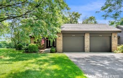 3526 Eagle Bluff Drive NE, Grand Rapids, MI 49525