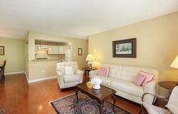 44 Crabapple Ln, Franklin Twp., NJ 08823-1408
