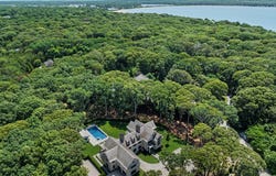 25 Redcoats Lane, North Haven, NY 11963