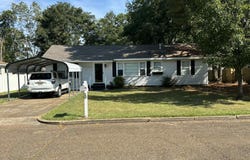 1003 Walnut St, Amory, MS 38821