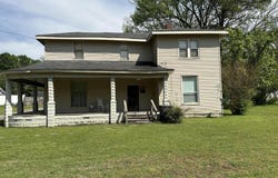 210 S College Street, Halls, TN 38040