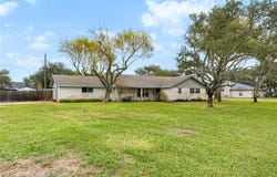 948 Oak Avenue, Rockport, TX 78382