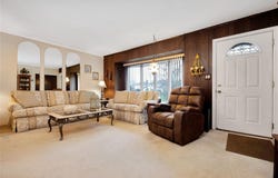21 Lee Drive, Farmingdale, NY 11735