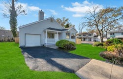 1 Sutton Place, Huntington, NY 11743