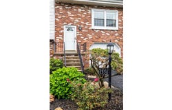 1356 Quail Run Cir, Bethel Park, PA 15102