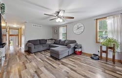 505 E 2nd St, Vinton, IA 52349