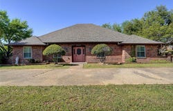 2833 S Country Club Road, Garland, TX 75043