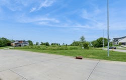 5535 SW Lake Ridge Drive, West Des Moines, IA 50265