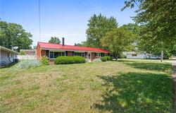 822 Howard Street, Elyria, OH 44035