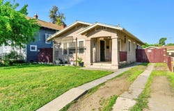 2411 Maroa Avenue N, Fresno, CA 93704