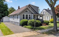 18 Hanson St., Wakefield, MA 01880
