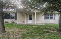 15030 E POKIHANTUS Drive, Canton, IL 61520