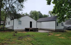 604 NE Douglas Street, Lee's Summit, MO 64063