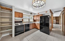 5033 Blackford Drive, South Bend, IN 46614-3508