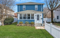 122 Broadway, Greenlawn, NY 11740