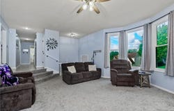 828 S Valley Drive, Lansing, KS 66043