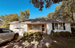 2008 SW Broadview DR, Topeka, KS 66615