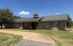 2303 W Commerce Road, Clinton, OK 73601