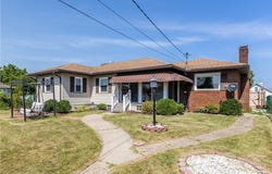 1213 Frank Ave, Jeannette, PA 15644