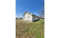 133 S Hillside, Apache, OK 73006