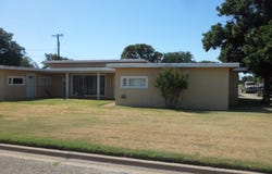 615 W Spruce Street, Lockney, TX 79241
