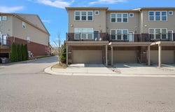 2877 Hartwick Drive, Rochester Hills, MI 48307