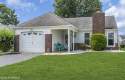 5 Oakham Row, Manchester, NJ 08759