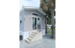 609 Hwy 466, Lady Lake, FL 32159